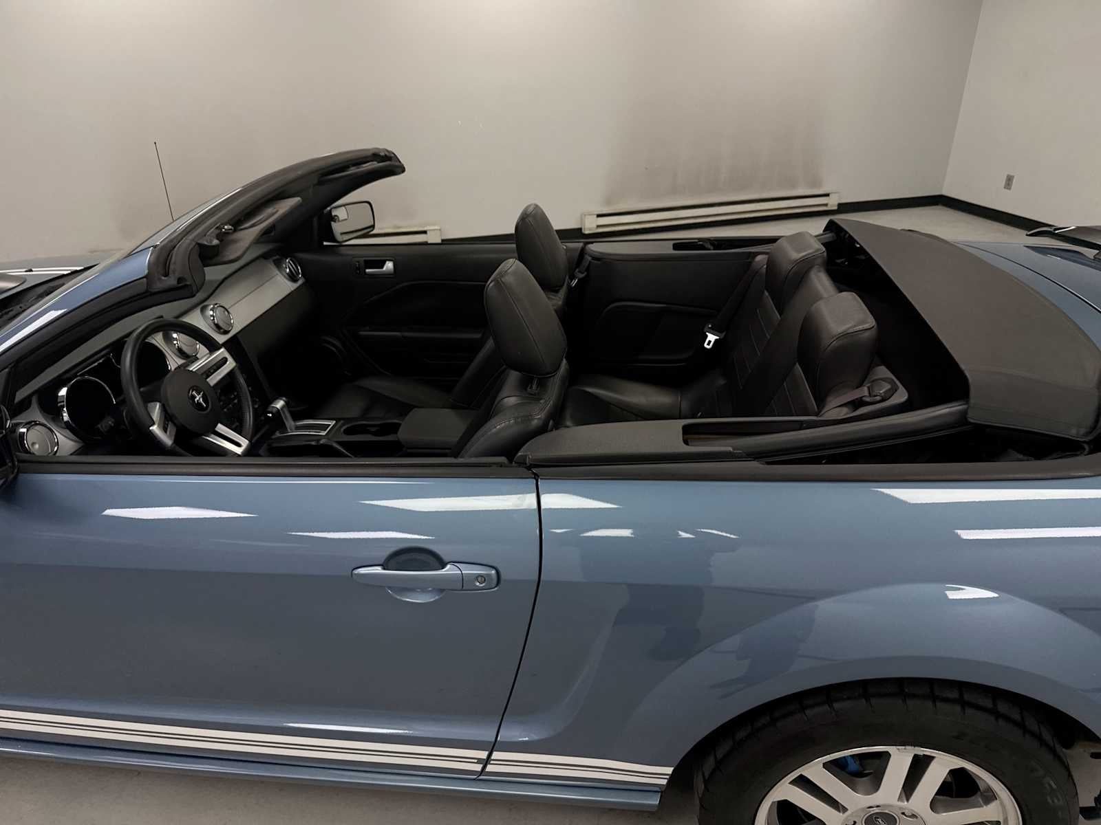 2005 Ford Mustang GT Deluxe