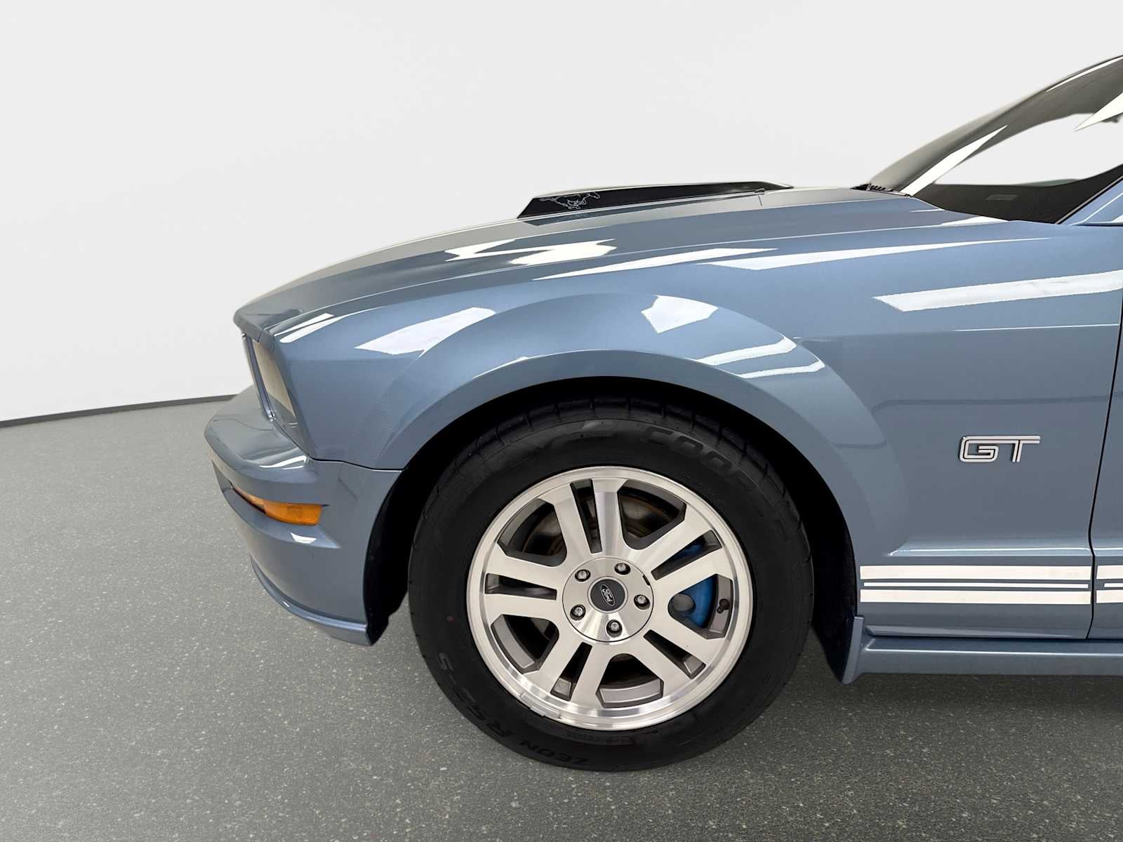 2005 Ford Mustang GT Deluxe