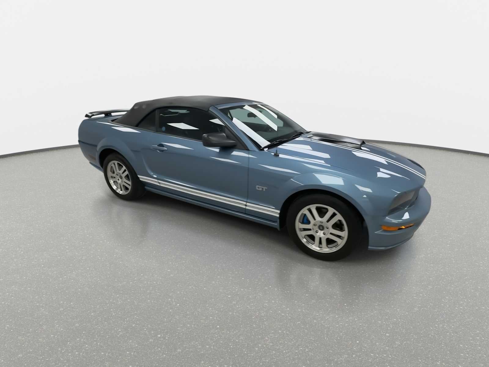 2005 Ford Mustang GT Deluxe