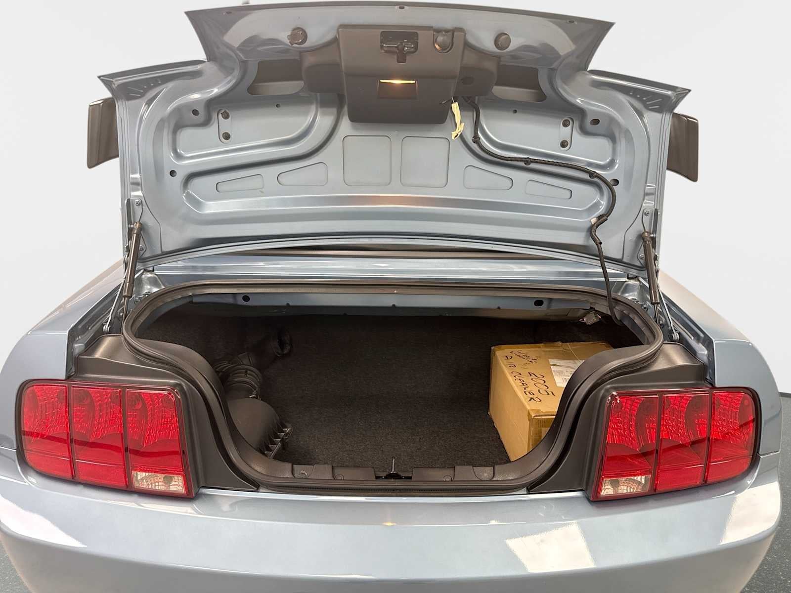 2005 Ford Mustang GT Deluxe