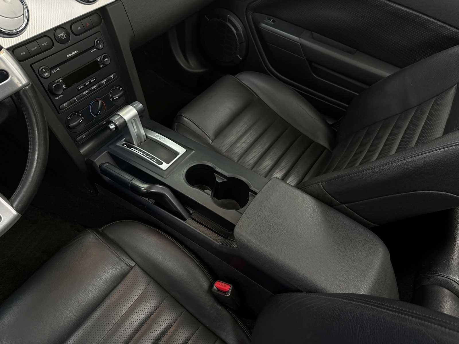 2005 Ford Mustang GT Deluxe