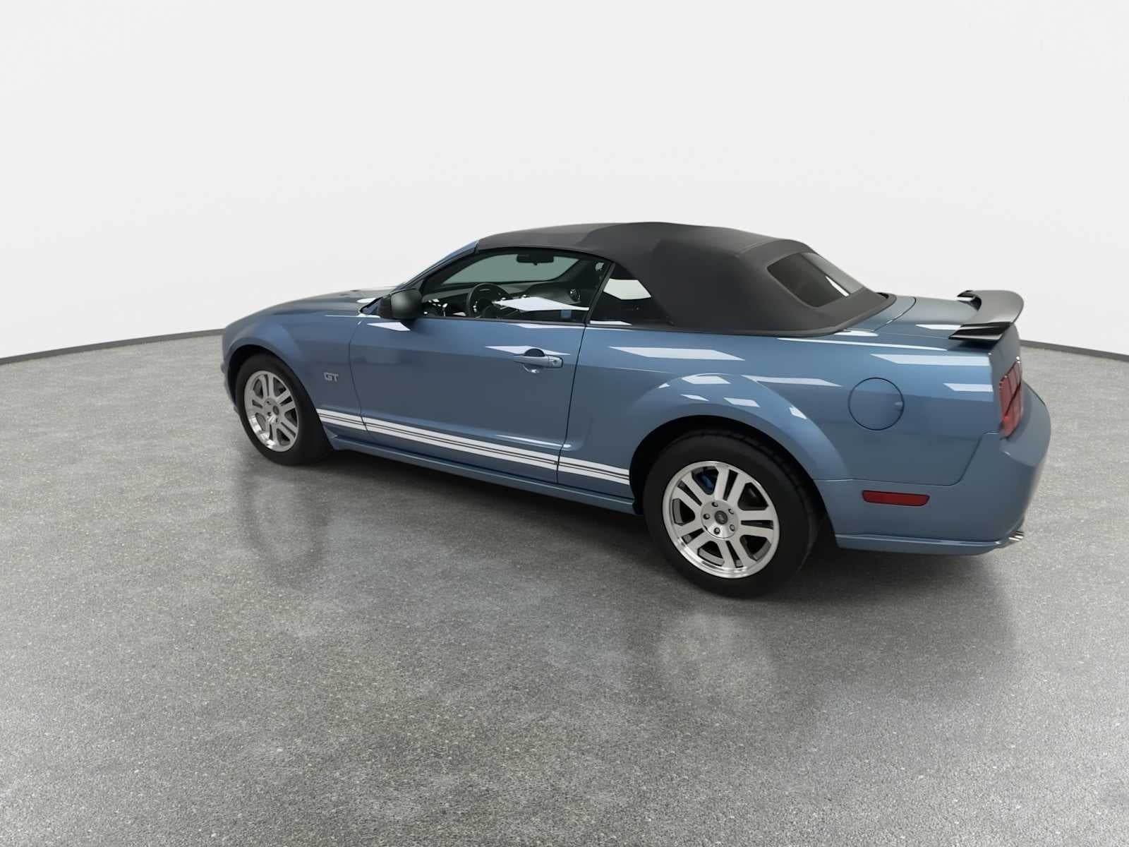 2005 Ford Mustang GT Deluxe