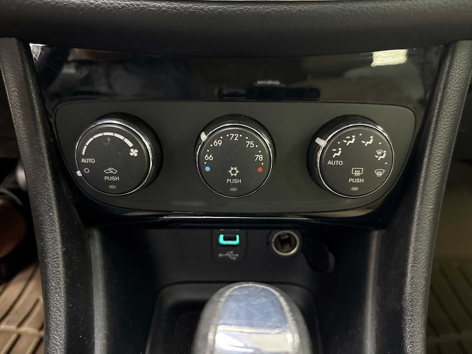 2012 Chrysler 200 Limited