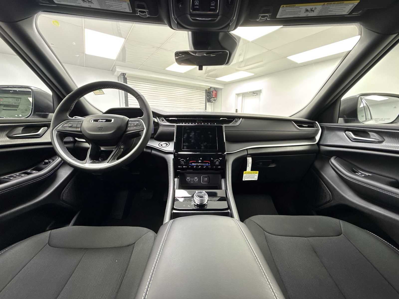 2026 Jeep Grand Cherokee GRAND CHEROKEE LAREDO X 4X4