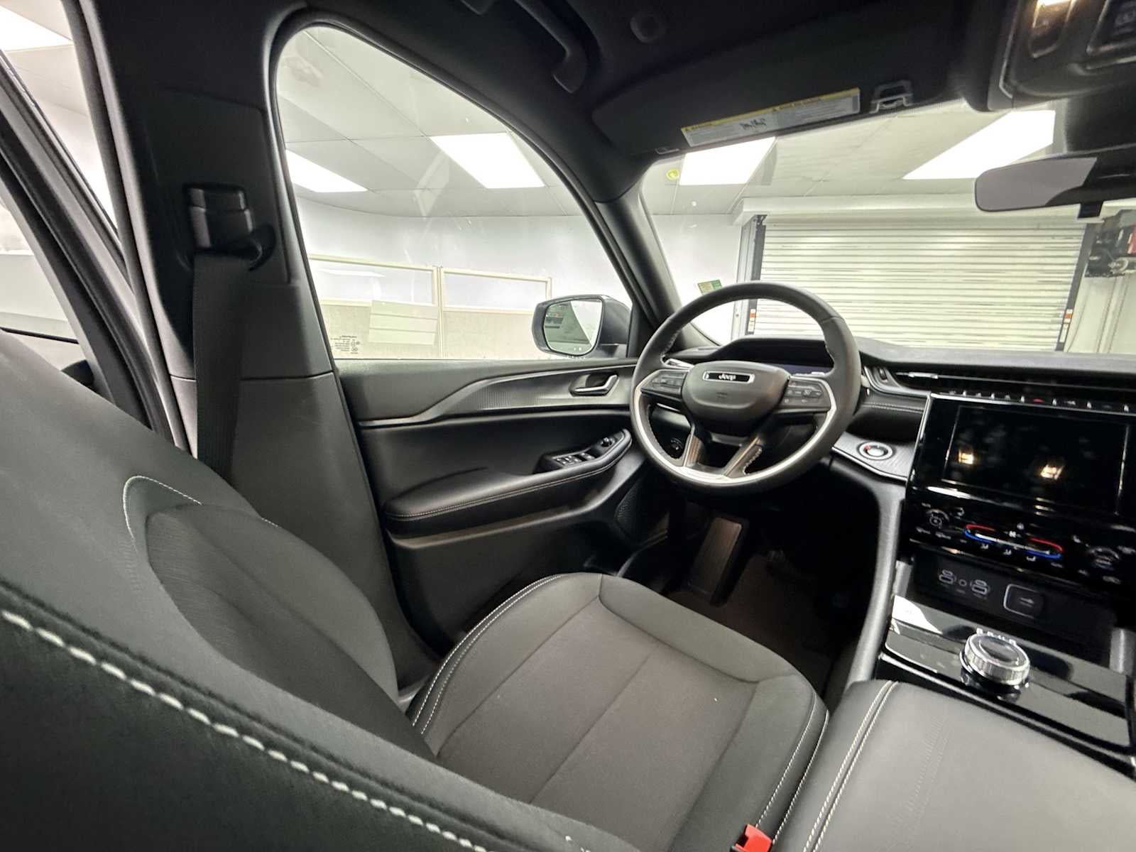 2026 Jeep Grand Cherokee GRAND CHEROKEE LAREDO X 4X4