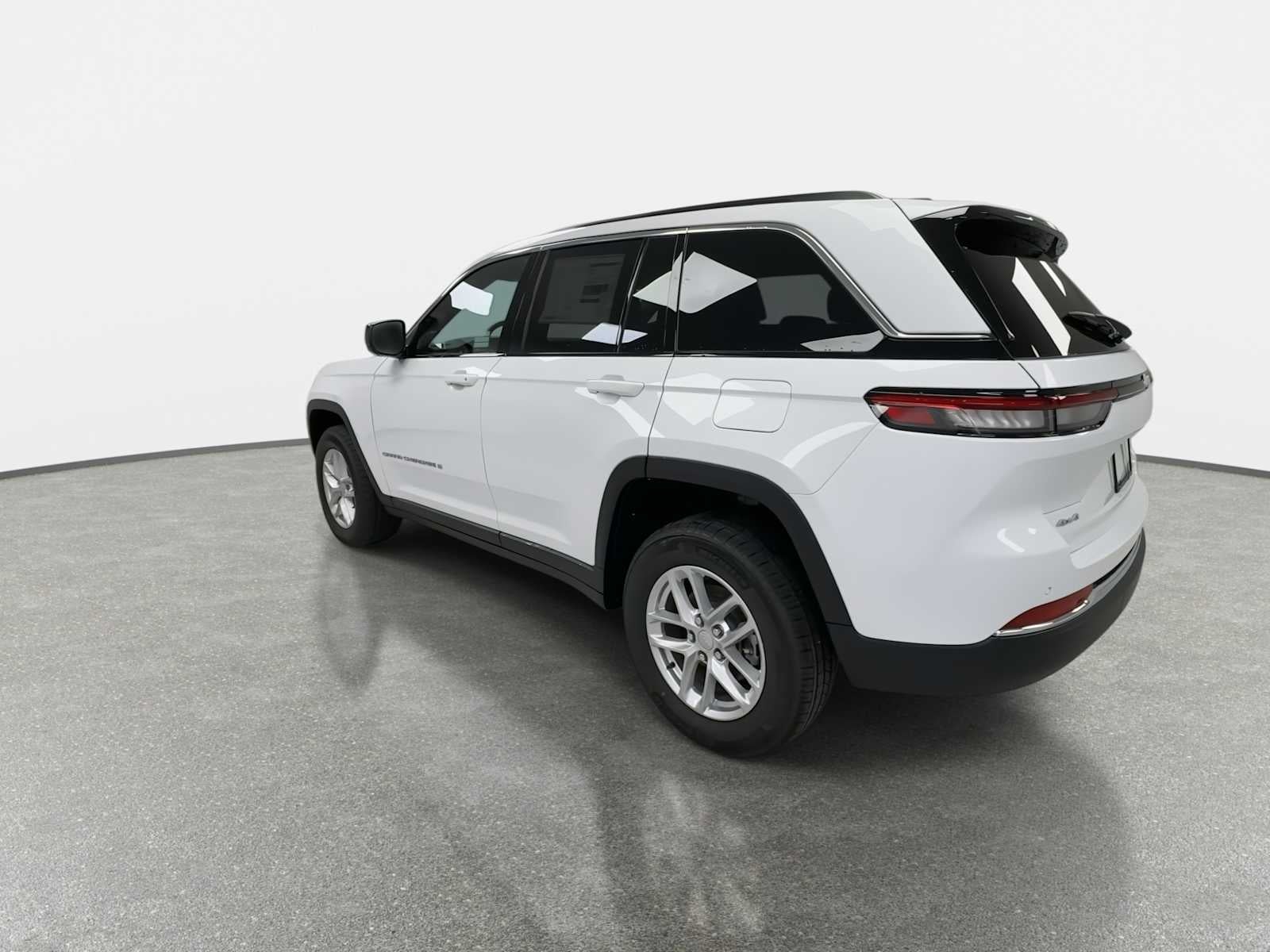 2026 Jeep Grand Cherokee GRAND CHEROKEE LAREDO X 4X4