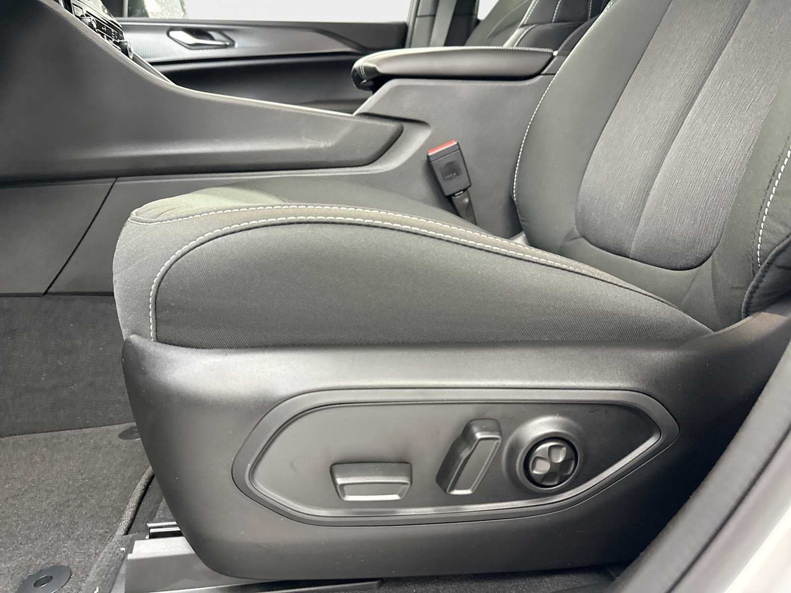 2027 Jeep Grand Cherokee GRAND CHEROKEE LAREDO X 4X4