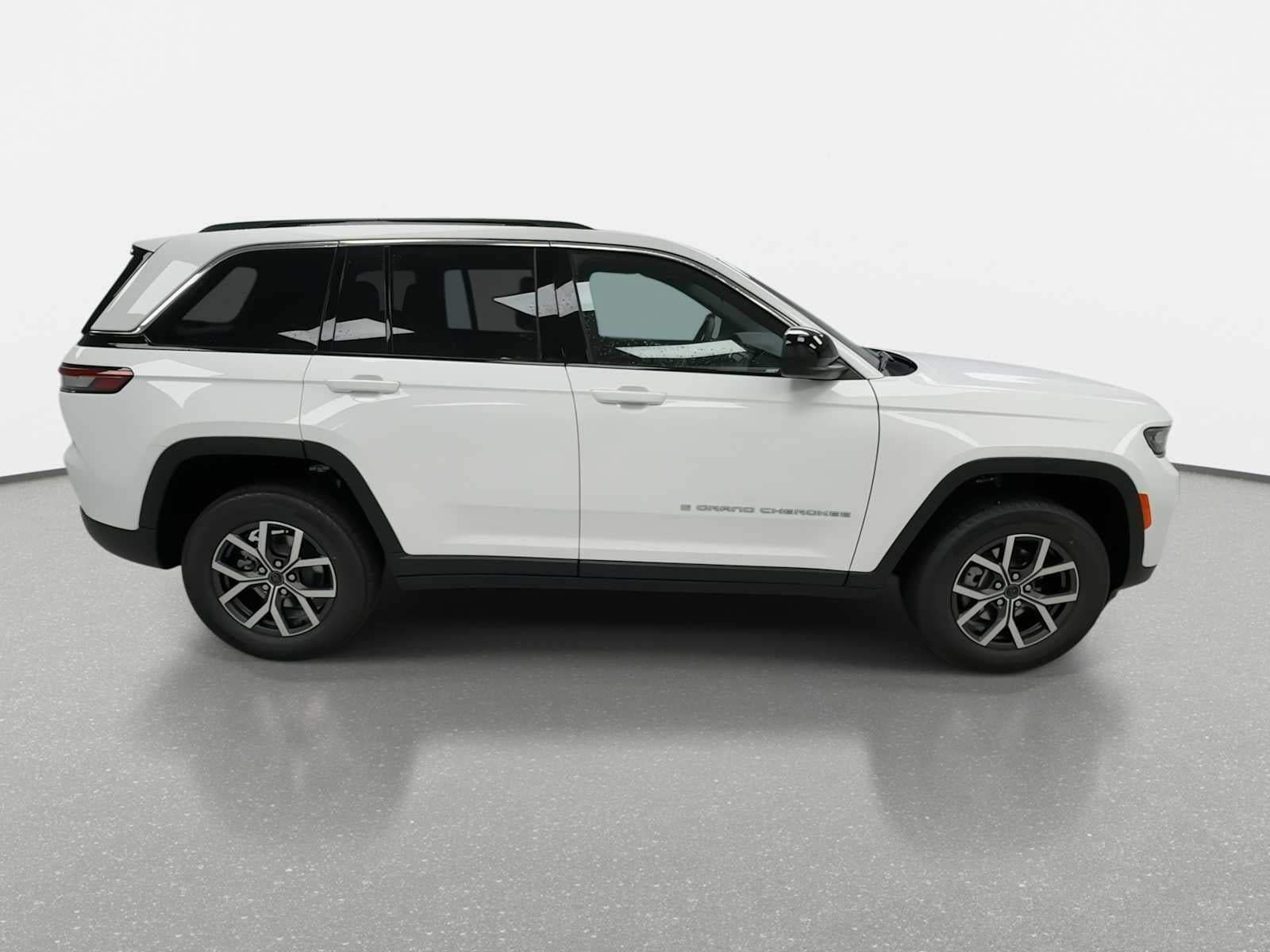 2027 Jeep Grand Cherokee GRAND CHEROKEE LAREDO X 4X4