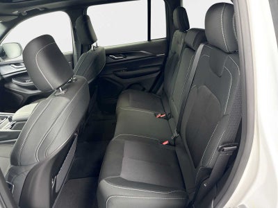 2027 Jeep Grand Cherokee GRAND CHEROKEE LAREDO X 4X4