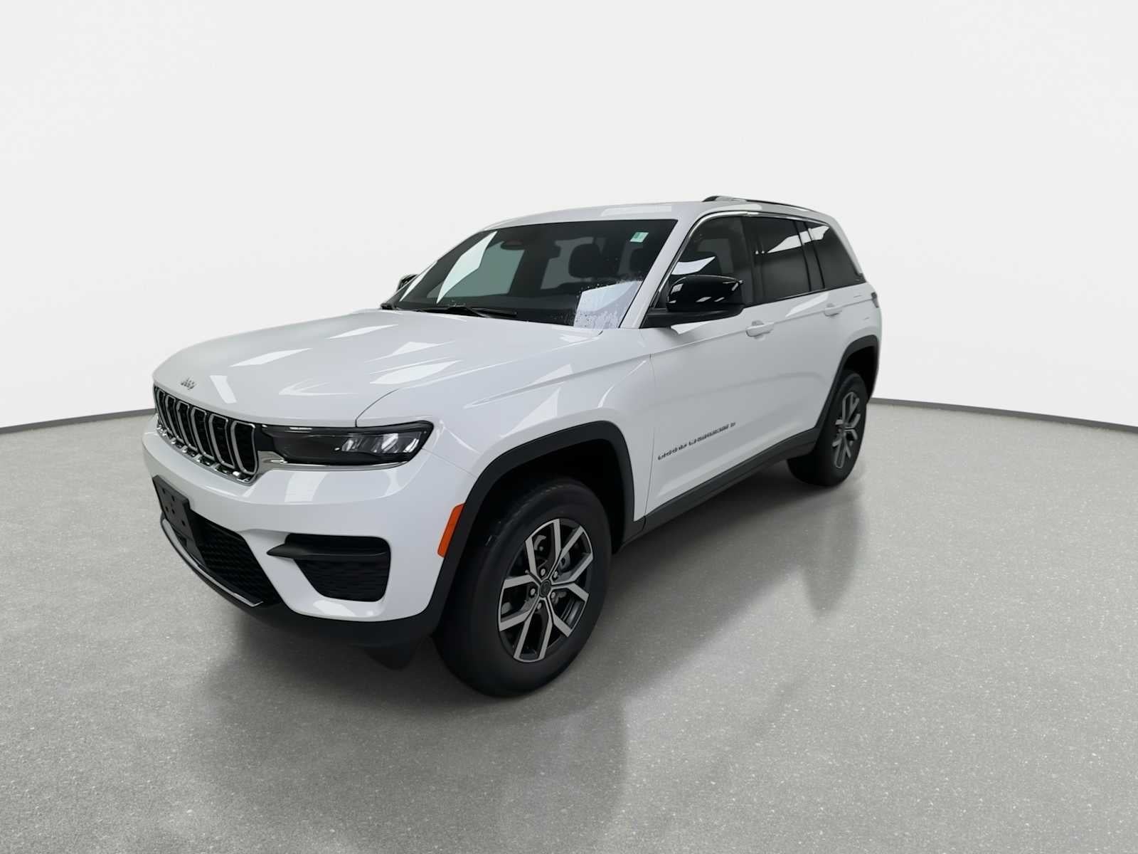 2027 Jeep Grand Cherokee GRAND CHEROKEE LAREDO X 4X4