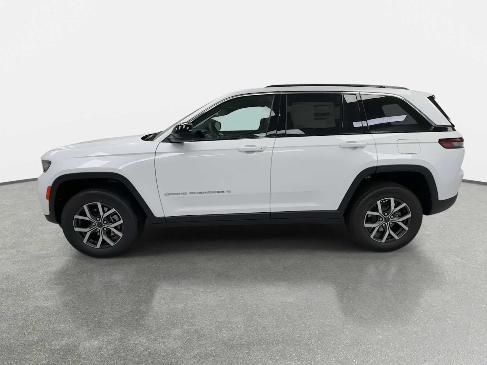 2027 Jeep Grand Cherokee GRAND CHEROKEE LAREDO X 4X4