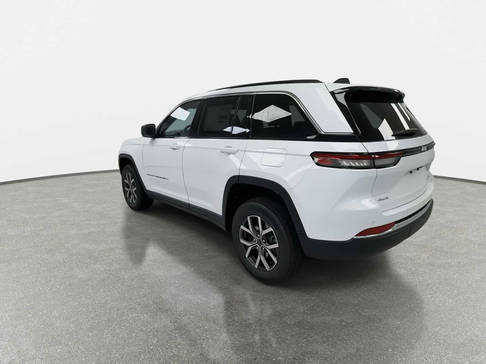 2027 Jeep Grand Cherokee GRAND CHEROKEE LAREDO X 4X4