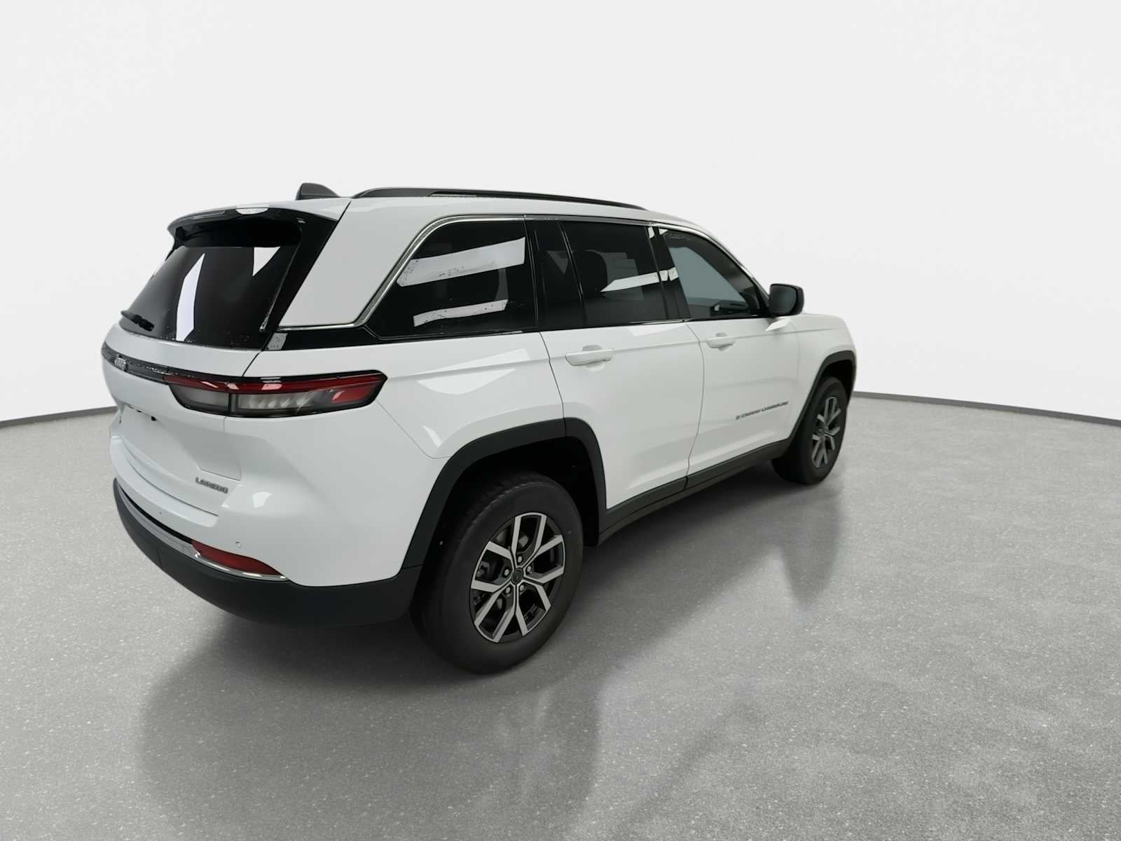 2027 Jeep Grand Cherokee GRAND CHEROKEE LAREDO X 4X4