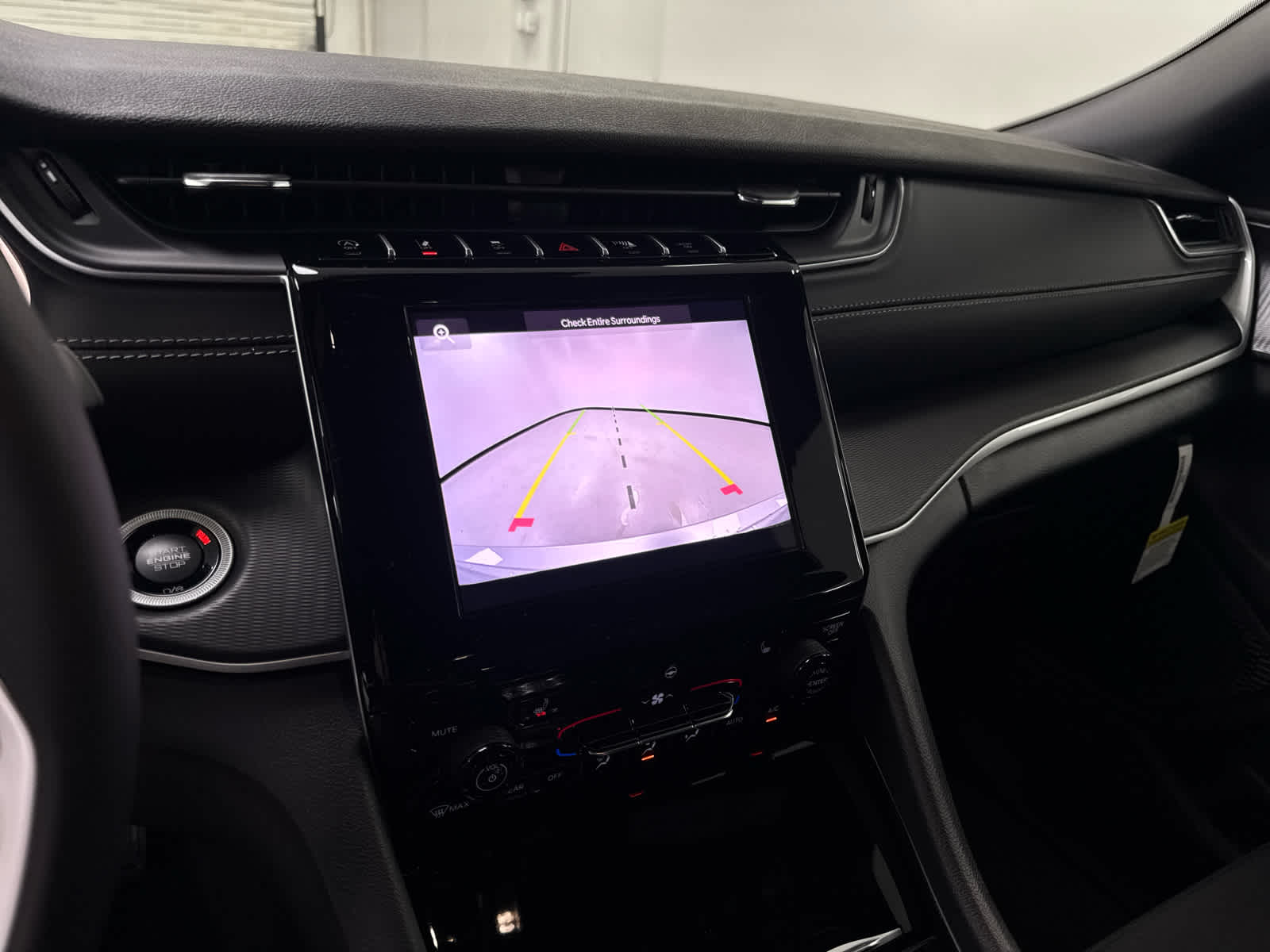 2025 Jeep Grand Cherokee GRAND CHEROKEE LAREDO 4X4