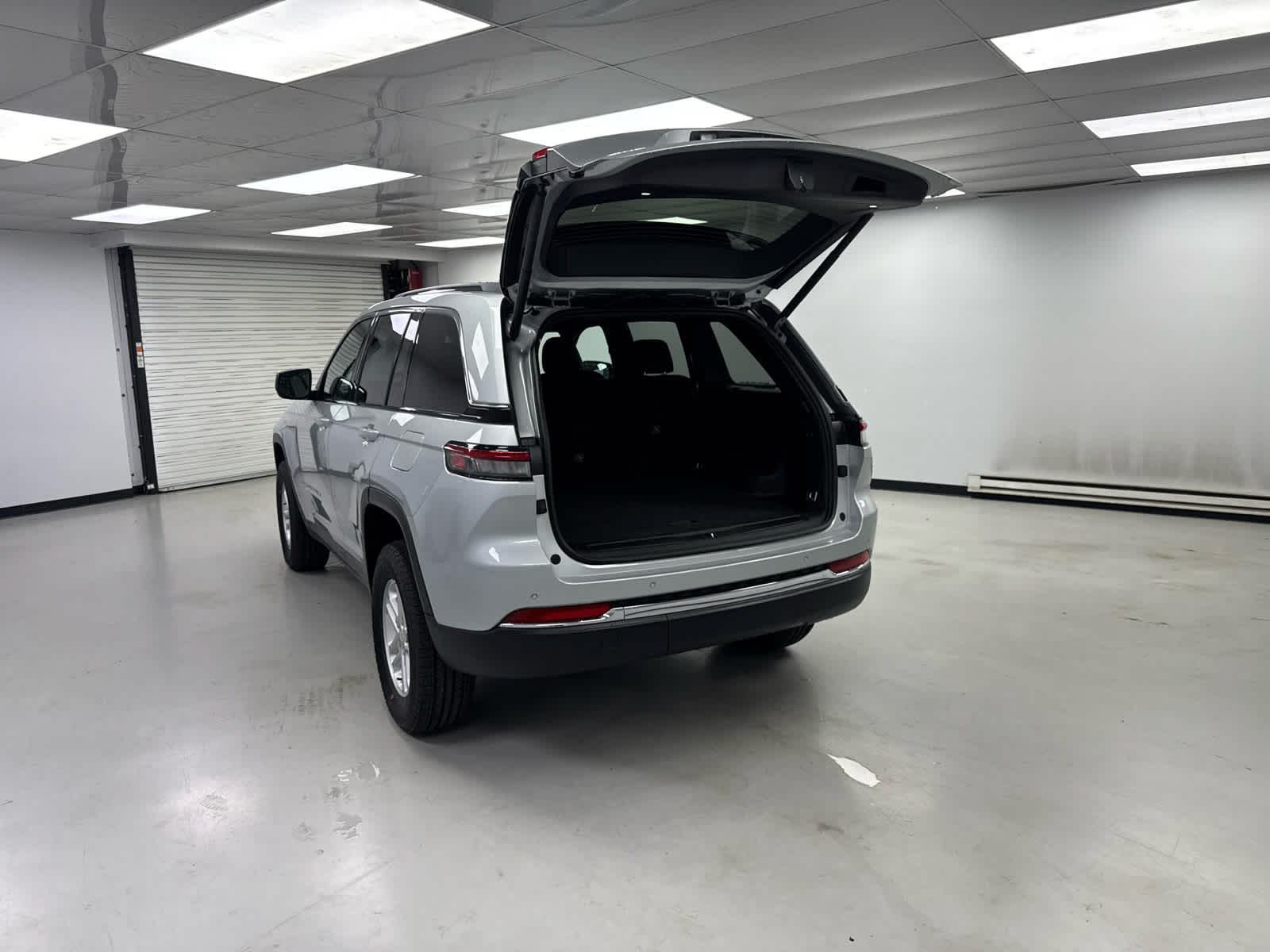 2025 Jeep Grand Cherokee GRAND CHEROKEE LAREDO 4X4