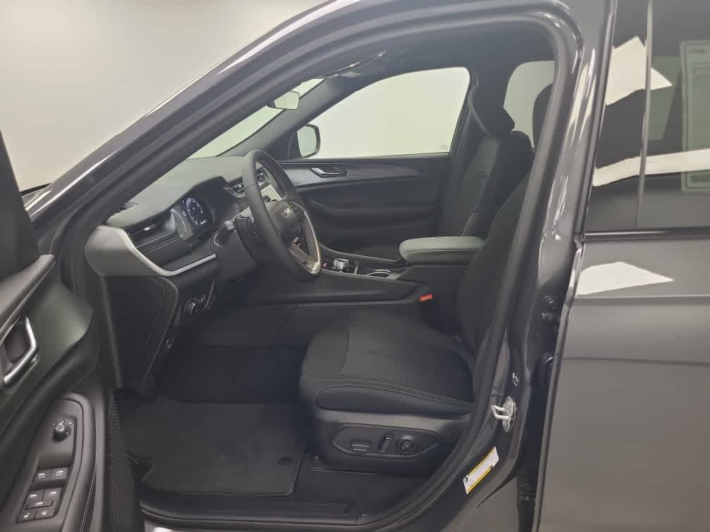 2025 Jeep Grand Cherokee GRAND CHEROKEE LAREDO 4X4