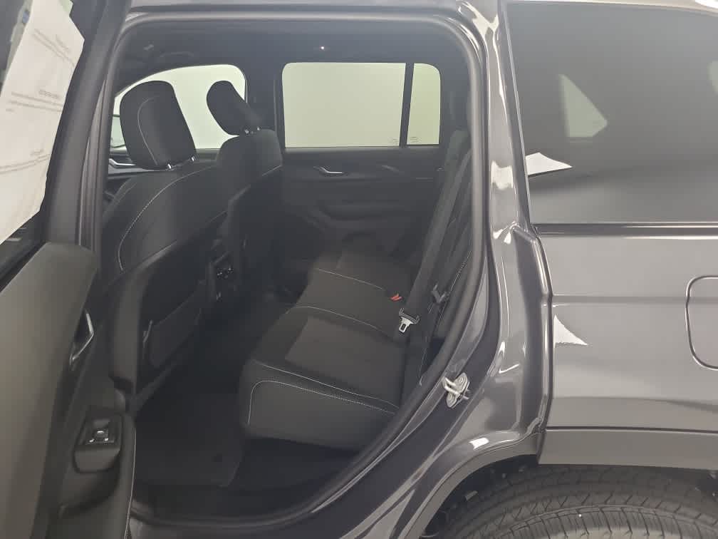 2025 Jeep Grand Cherokee GRAND CHEROKEE LAREDO 4X4