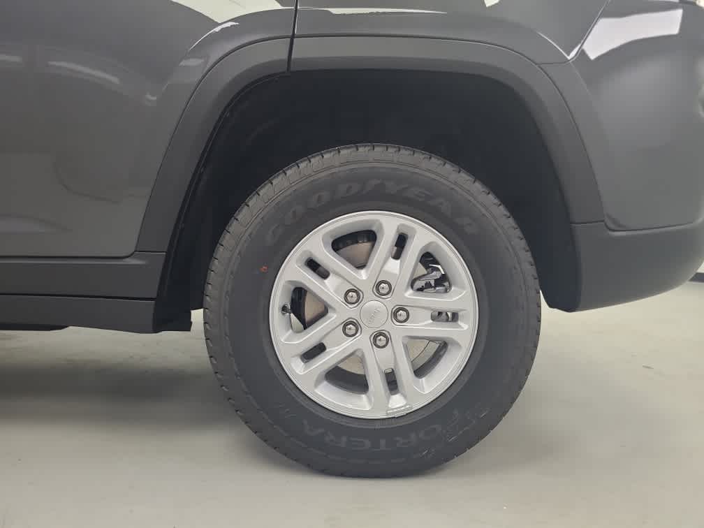 2025 Jeep Grand Cherokee GRAND CHEROKEE LAREDO 4X4