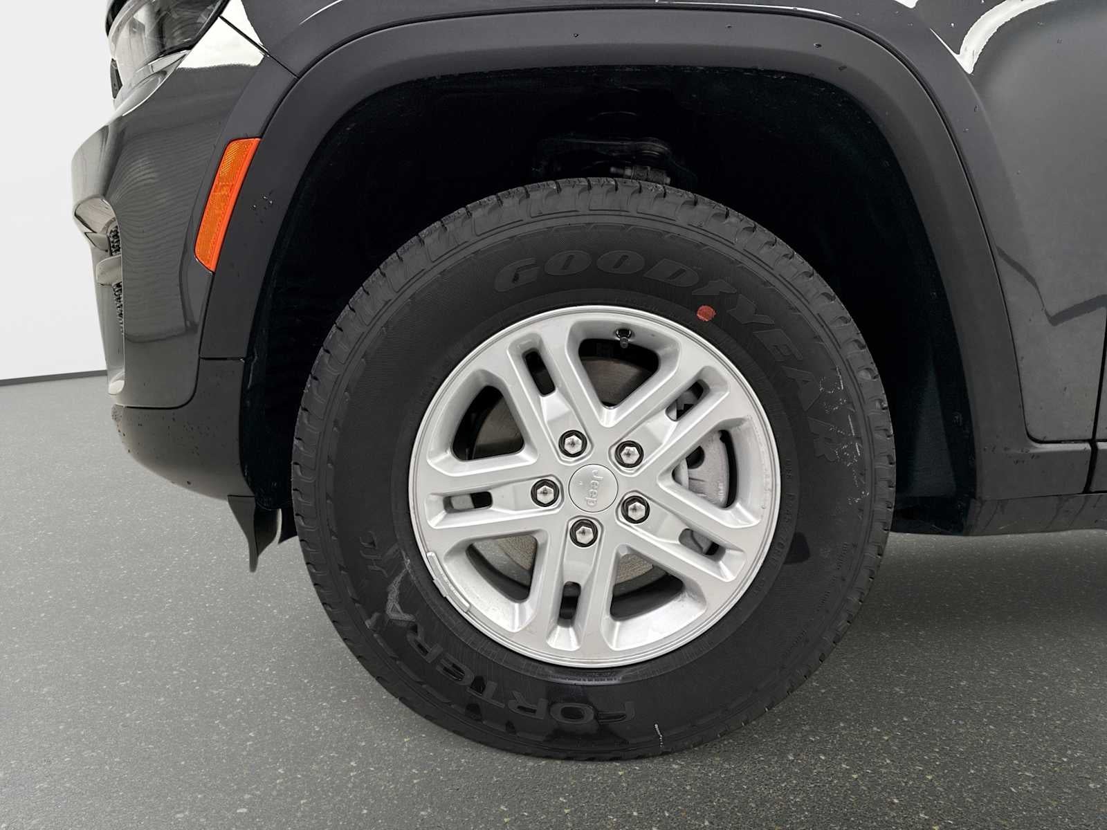 2025 Jeep Grand Cherokee GRAND CHEROKEE LAREDO 4X4