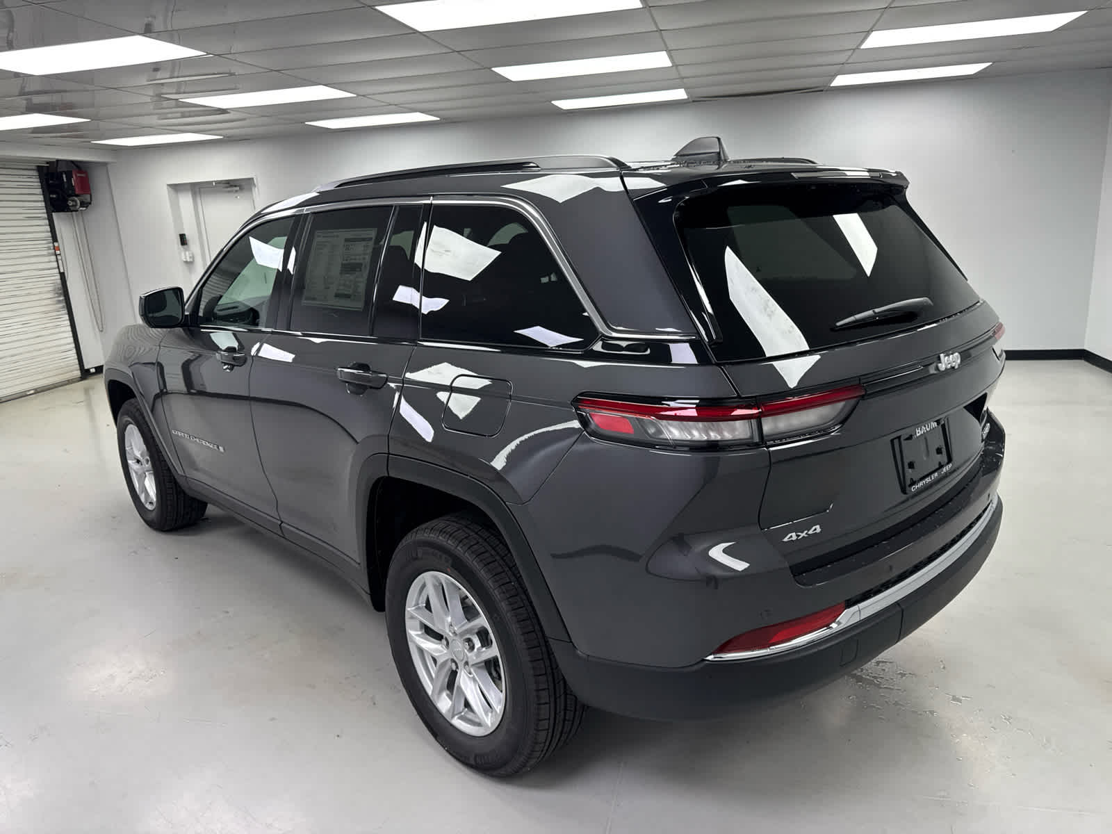 2025 Jeep Grand Cherokee GRAND CHEROKEE LAREDO X 4X4