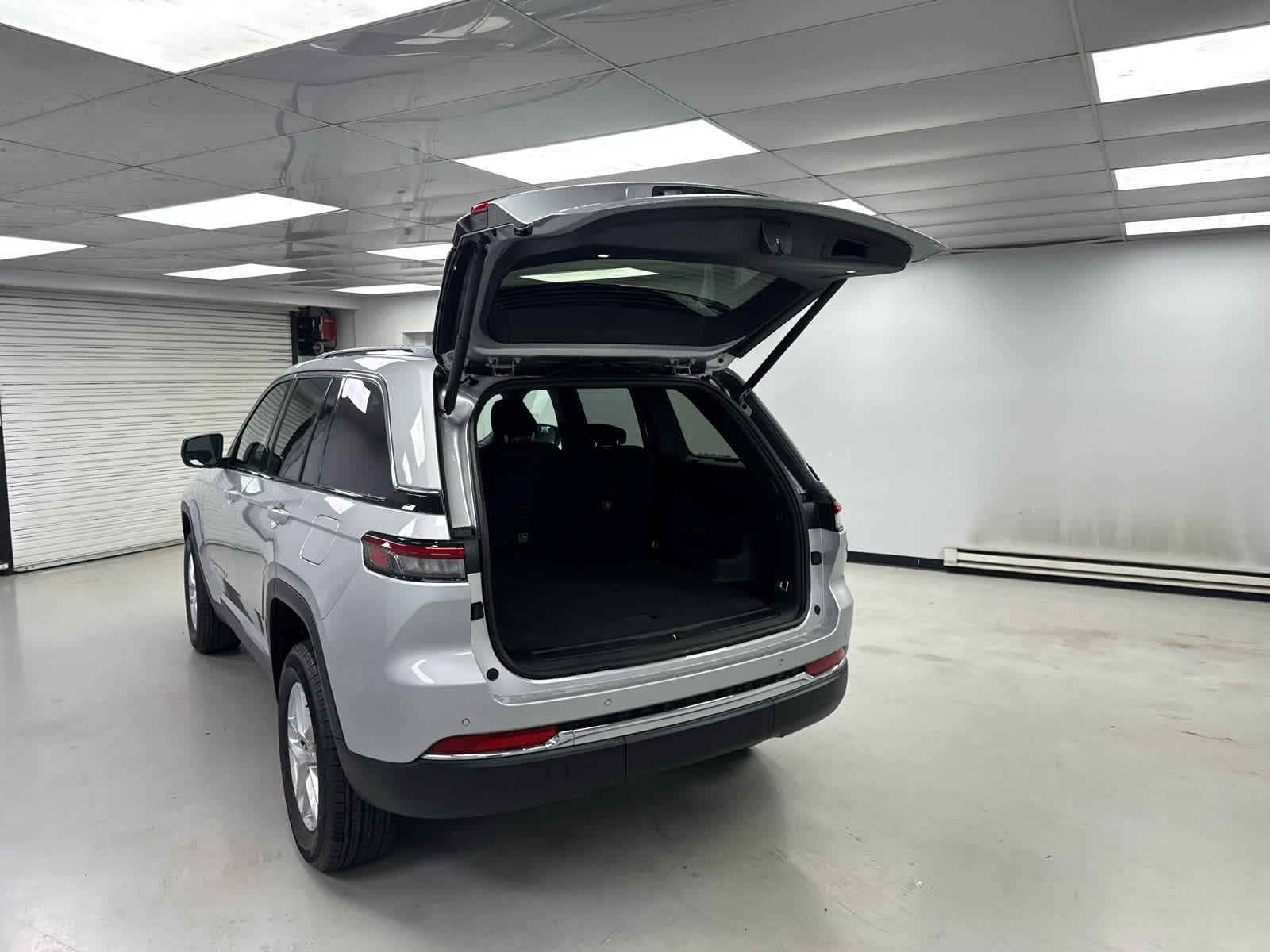 2025 Jeep Grand Cherokee GRAND CHEROKEE LAREDO X 4X4