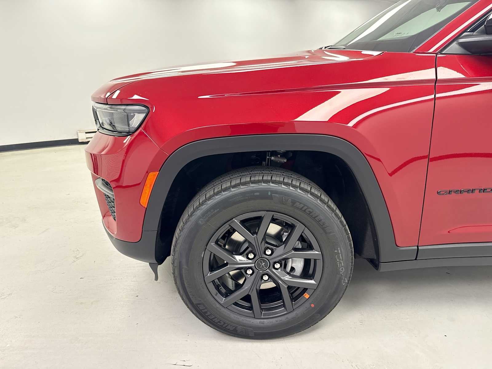 2027 Jeep Grand Cherokee GRAND CHEROKEE LAREDO X 4X4