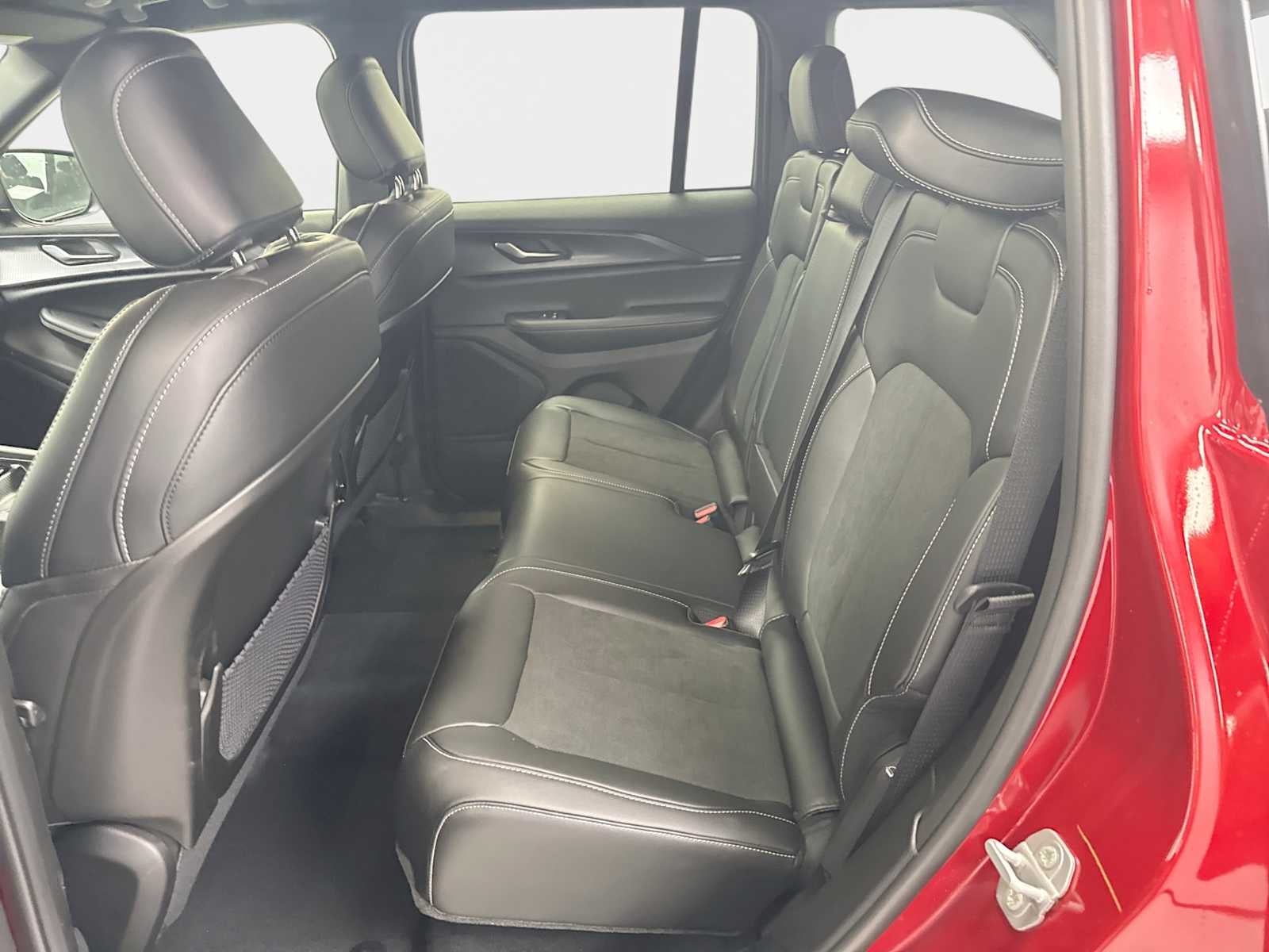 2027 Jeep Grand Cherokee GRAND CHEROKEE LAREDO X 4X4
