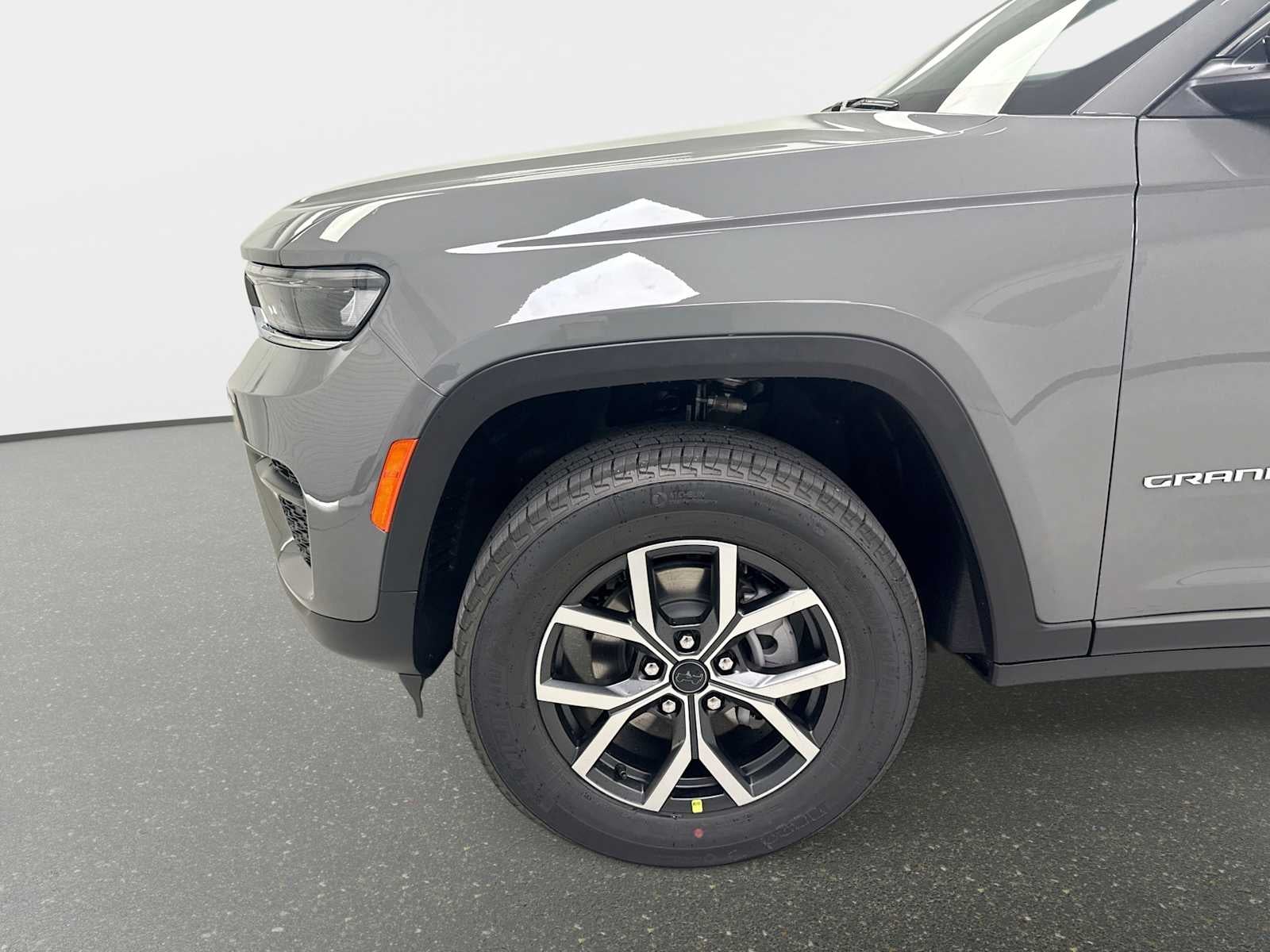 2027 Jeep Grand Cherokee GRAND CHEROKEE LAREDO X 4X4