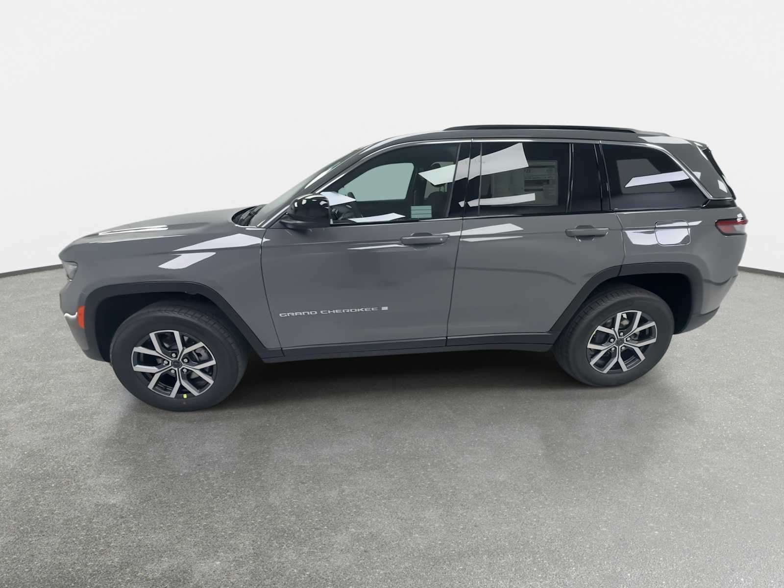 2027 Jeep Grand Cherokee GRAND CHEROKEE LAREDO X 4X4
