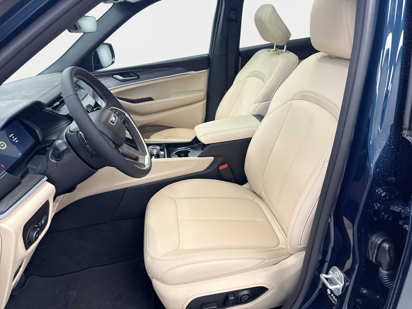 2027 Jeep Grand Cherokee GRAND CHEROKEE LIMITED 4X4