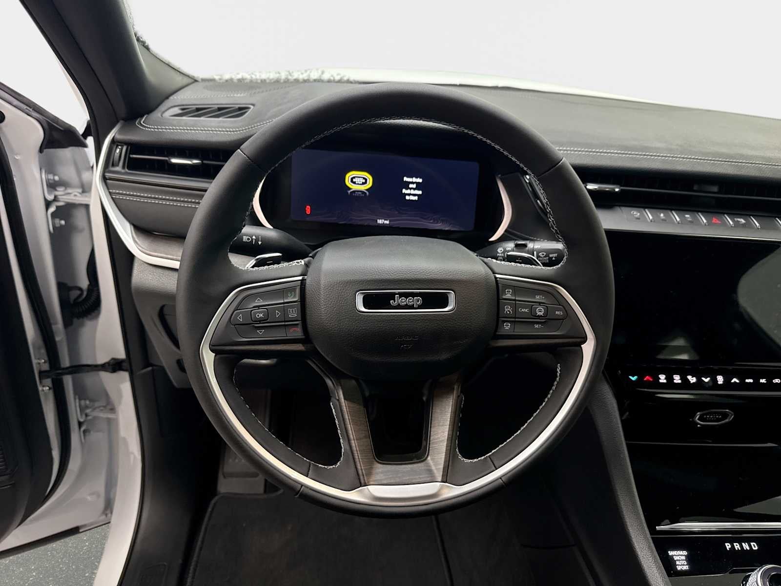 2027 Jeep Grand Cherokee L GRAND CHEROKEE L LAREDO ALTITUDE 4X4