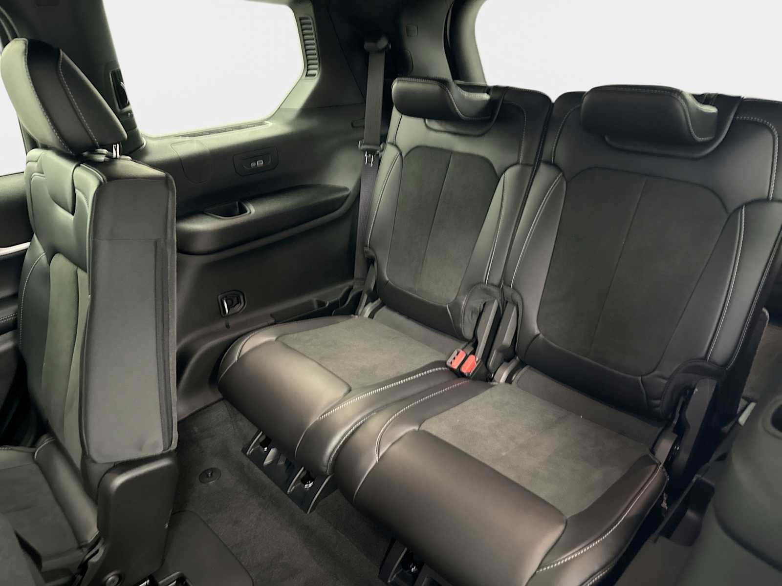2027 Jeep Grand Cherokee L GRAND CHEROKEE L LAREDO ALTITUDE 4X4