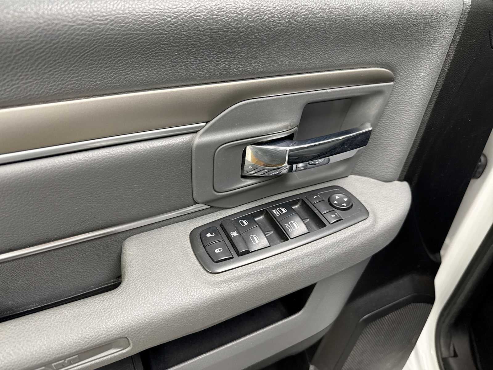 2013 RAM 1500 SLT