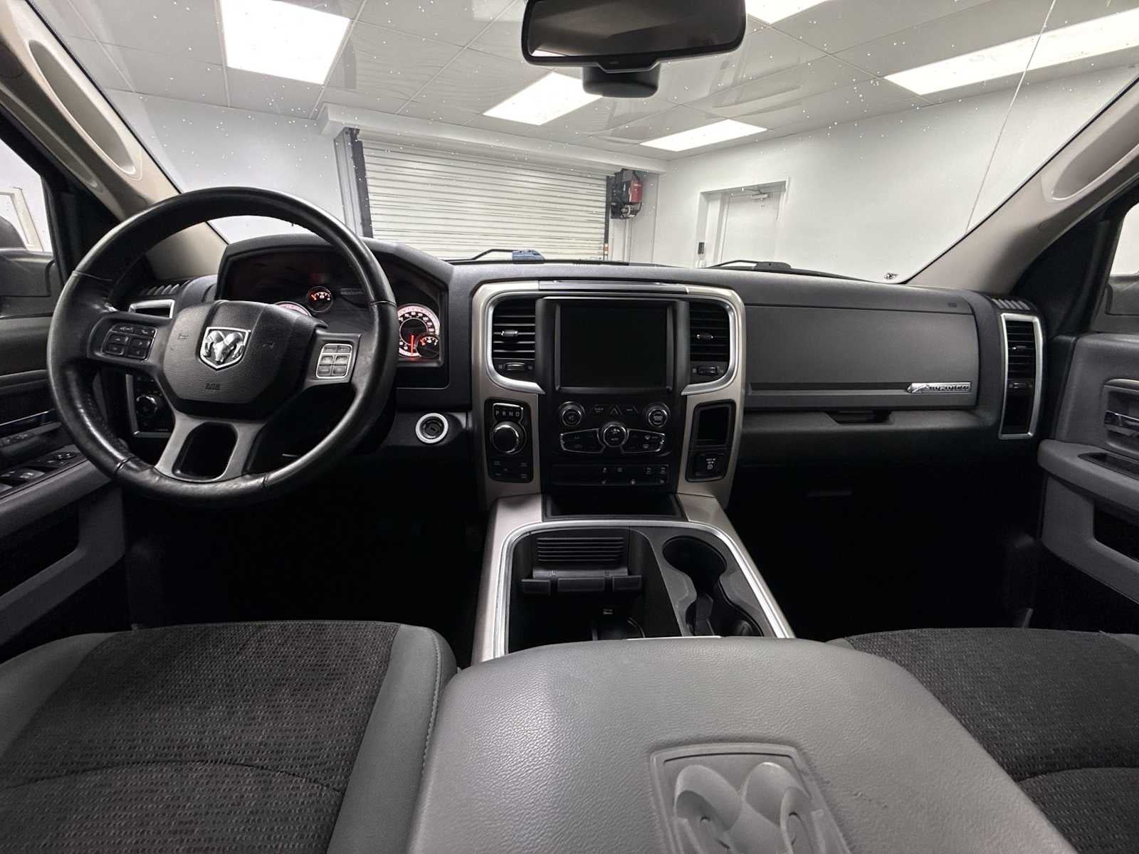 2017 RAM 1500 Big Horn Crew Cab 4x4 5'7' Box