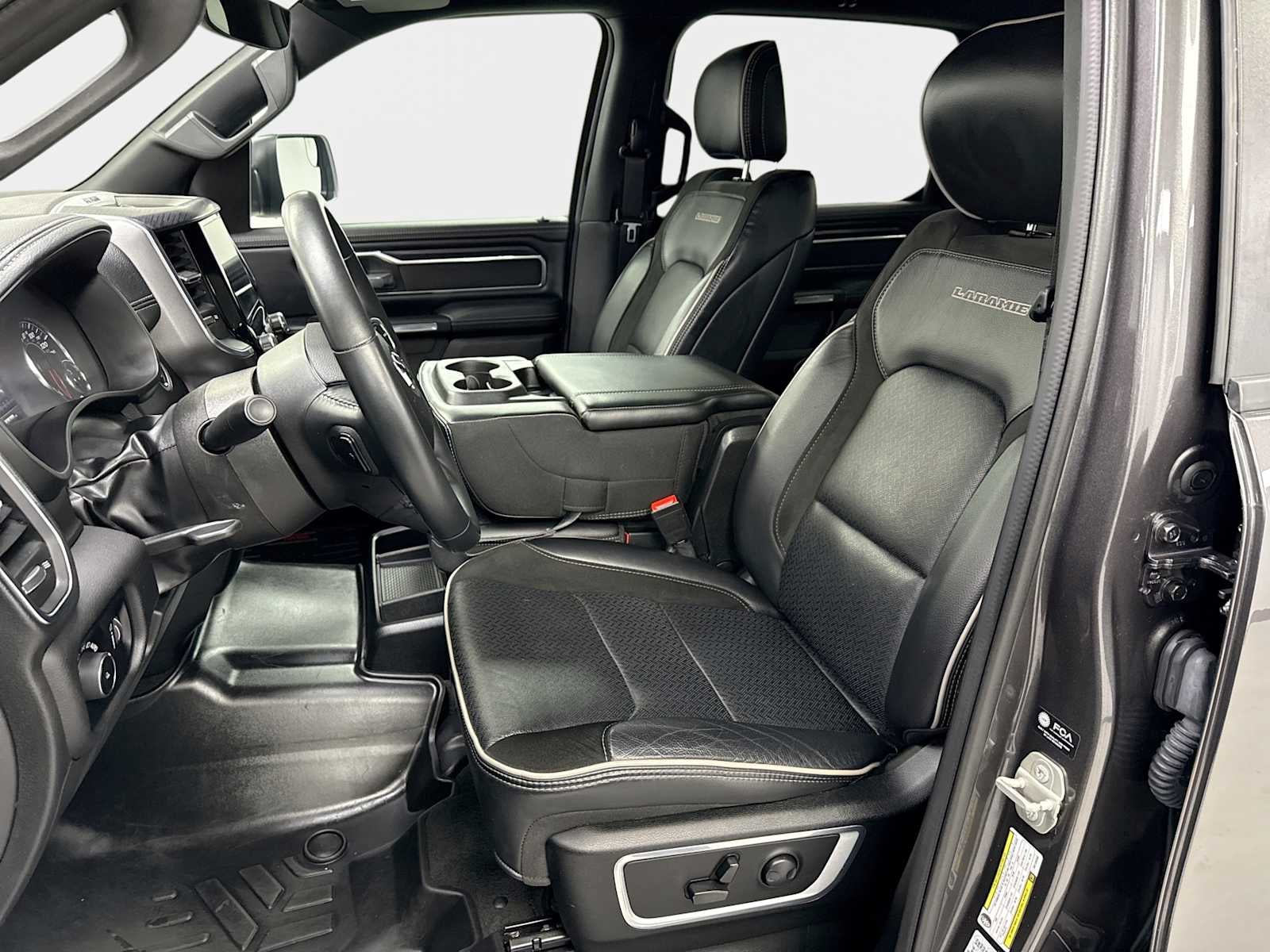 2024 RAM 1500 Laramie Crew Cab 4x4 5'7' Box