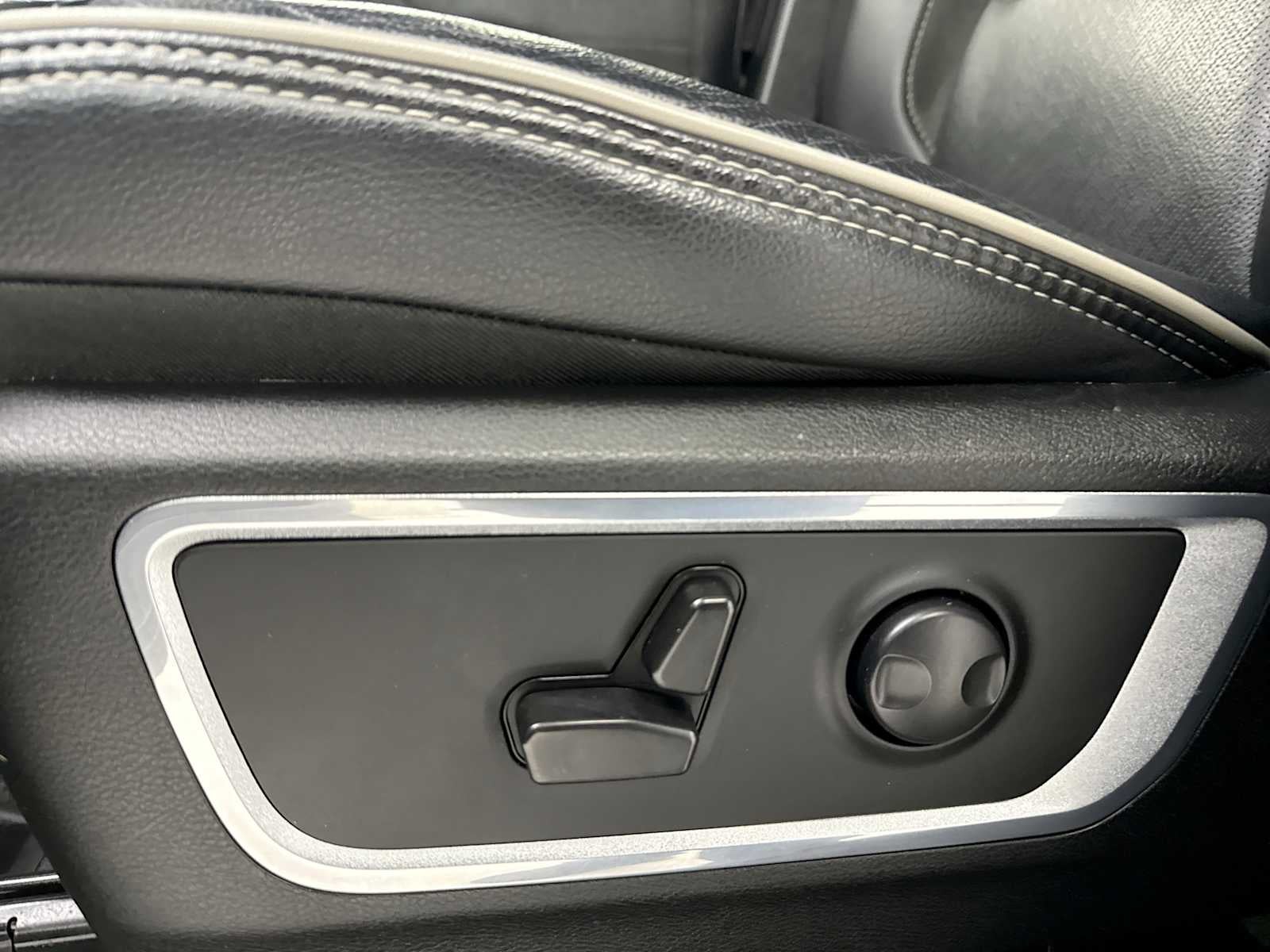 2024 RAM 1500 Laramie Crew Cab 4x4 5'7' Box