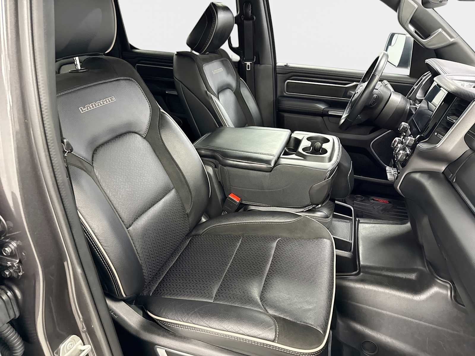 2024 RAM 1500 Laramie Crew Cab 4x4 5'7' Box