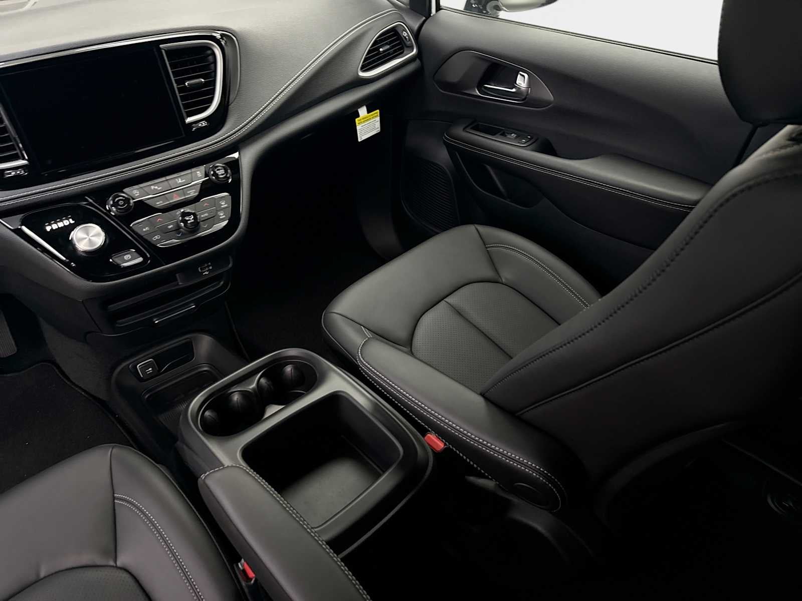 2026 Chrysler Pacifica Select - Photo 21