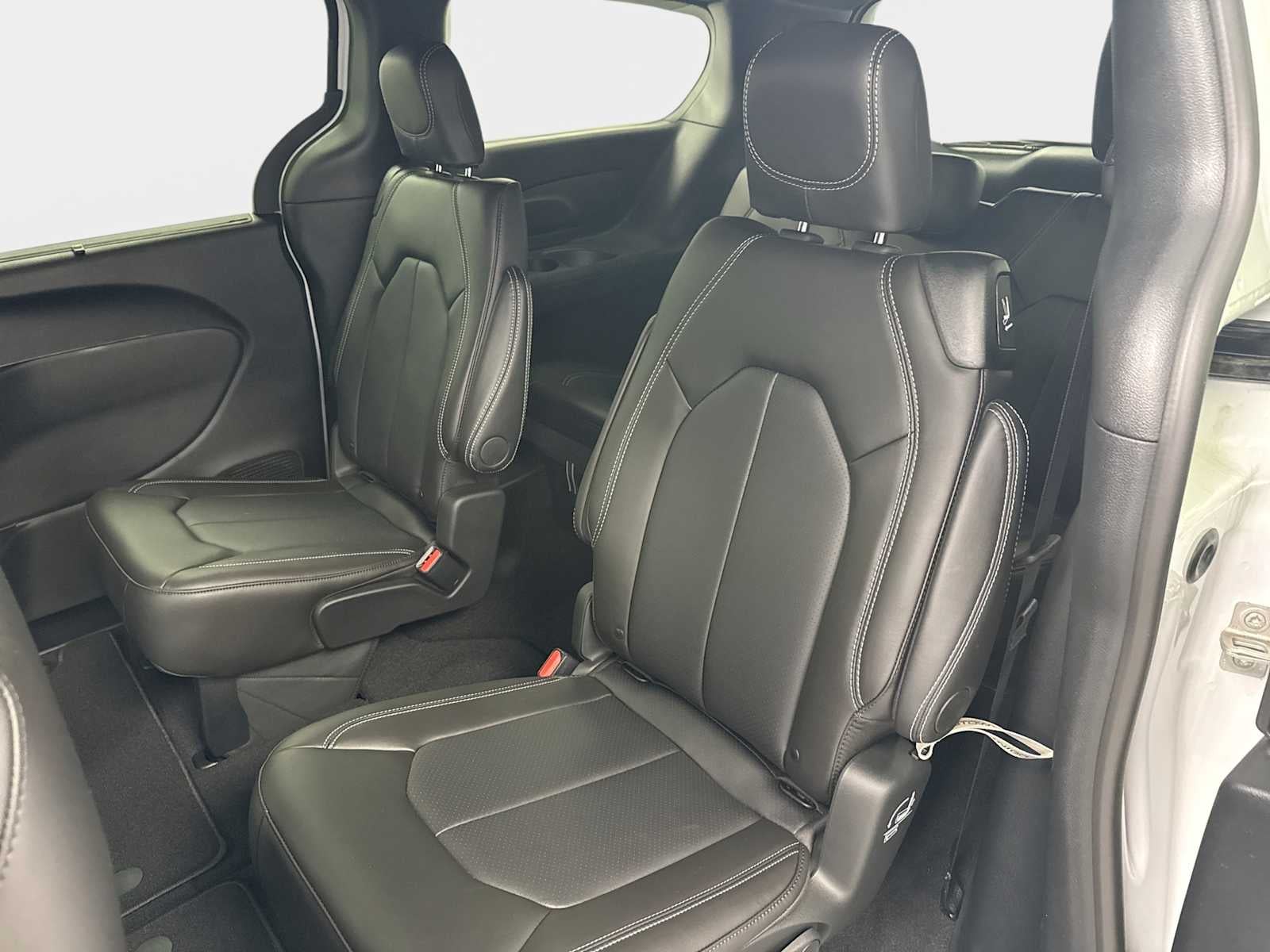 2026 Chrysler Pacifica Select - Photo 23