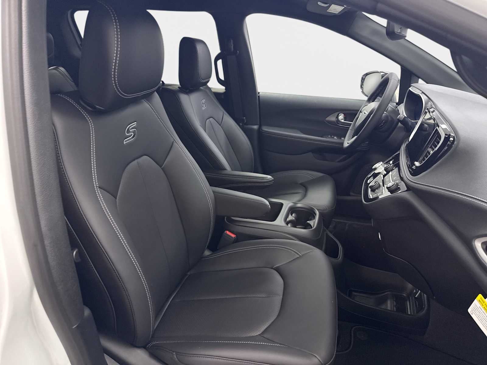 2026 Chrysler Pacifica Select - Photo 25