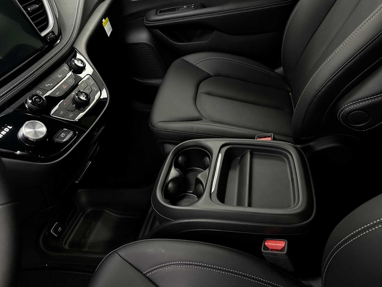 2027 Chrysler Pacifica PACIFICA SELECT