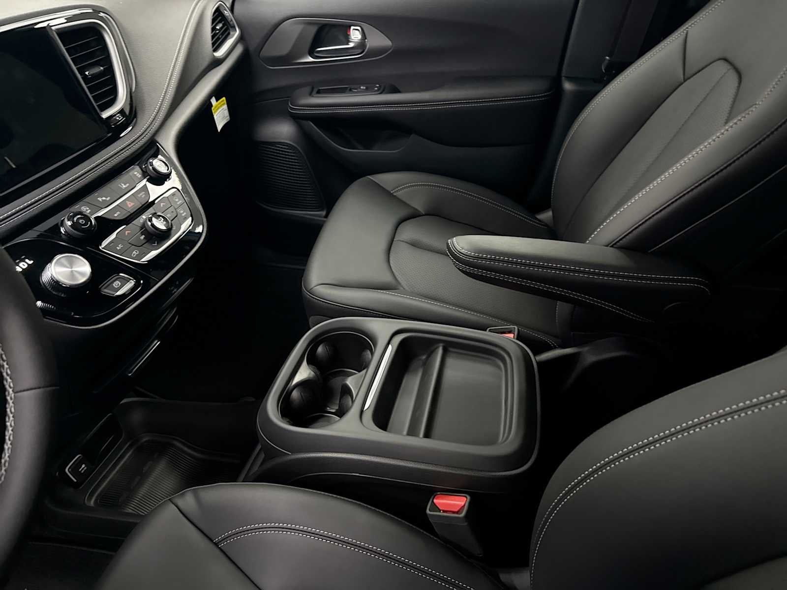 2027 Chrysler Pacifica PACIFICA SELECT