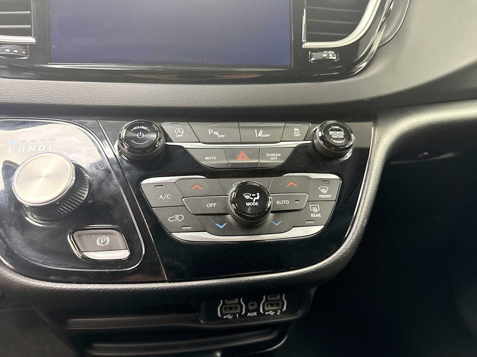 2025 Chrysler Pacifica Select