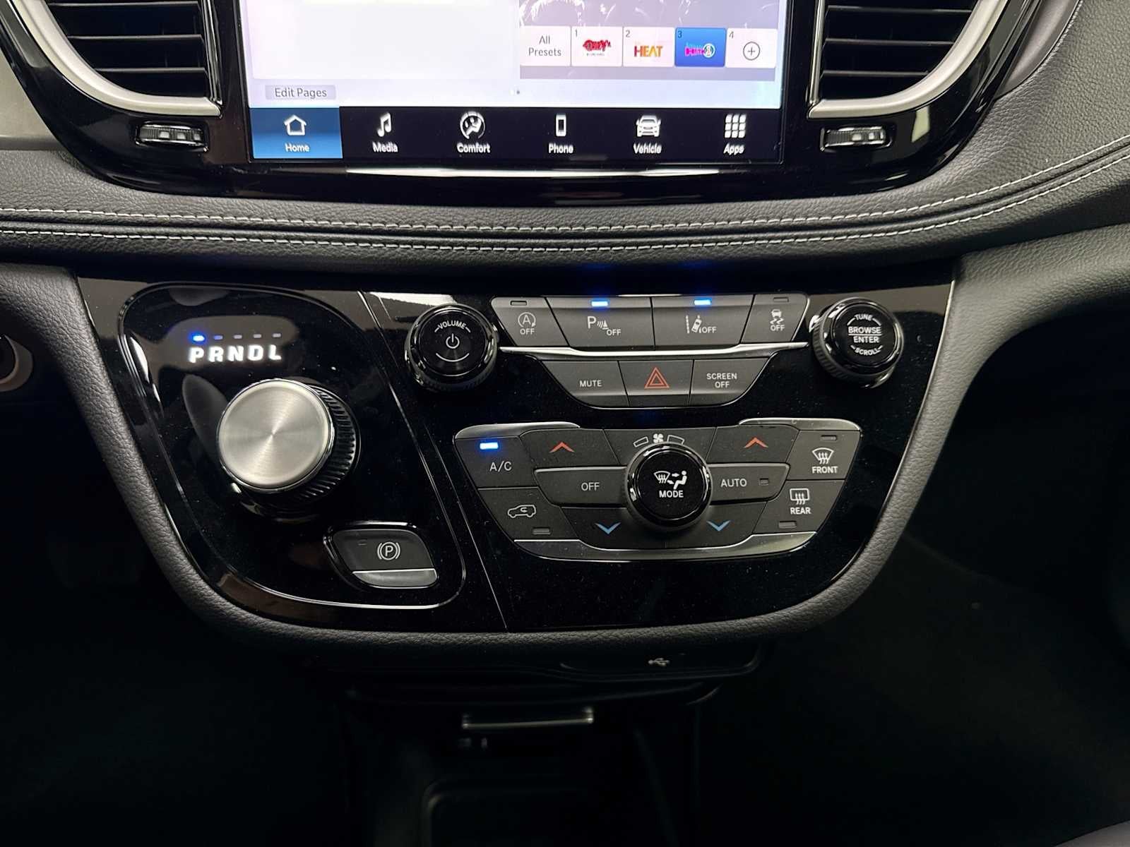 2026 Chrysler Pacifica Select - Photo 19