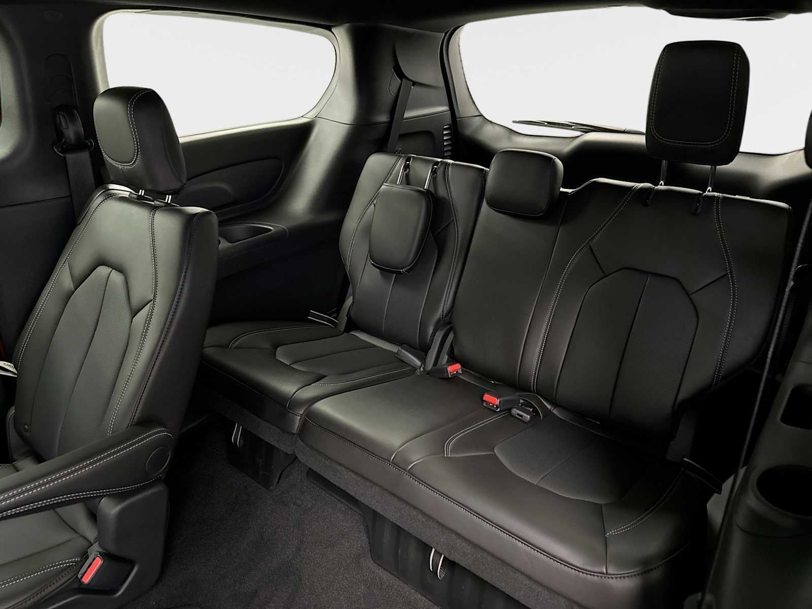 2026 Chrysler Pacifica Select - Photo 25