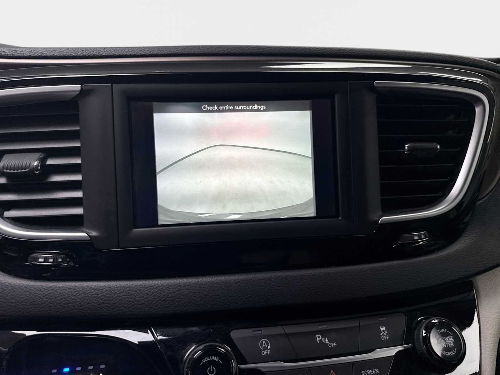 2021 Chrysler Voyager LX