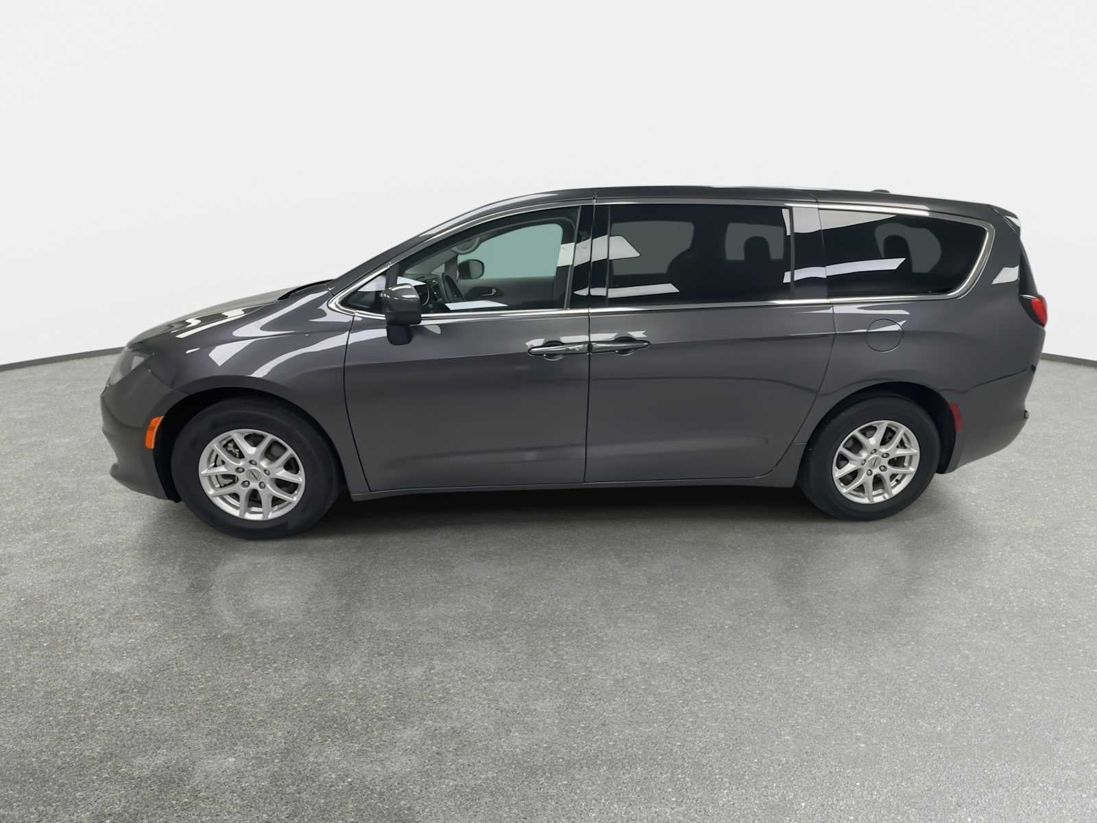 2021 Chrysler Voyager LX