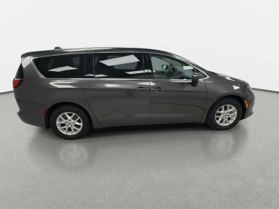 2021 Chrysler Voyager LX