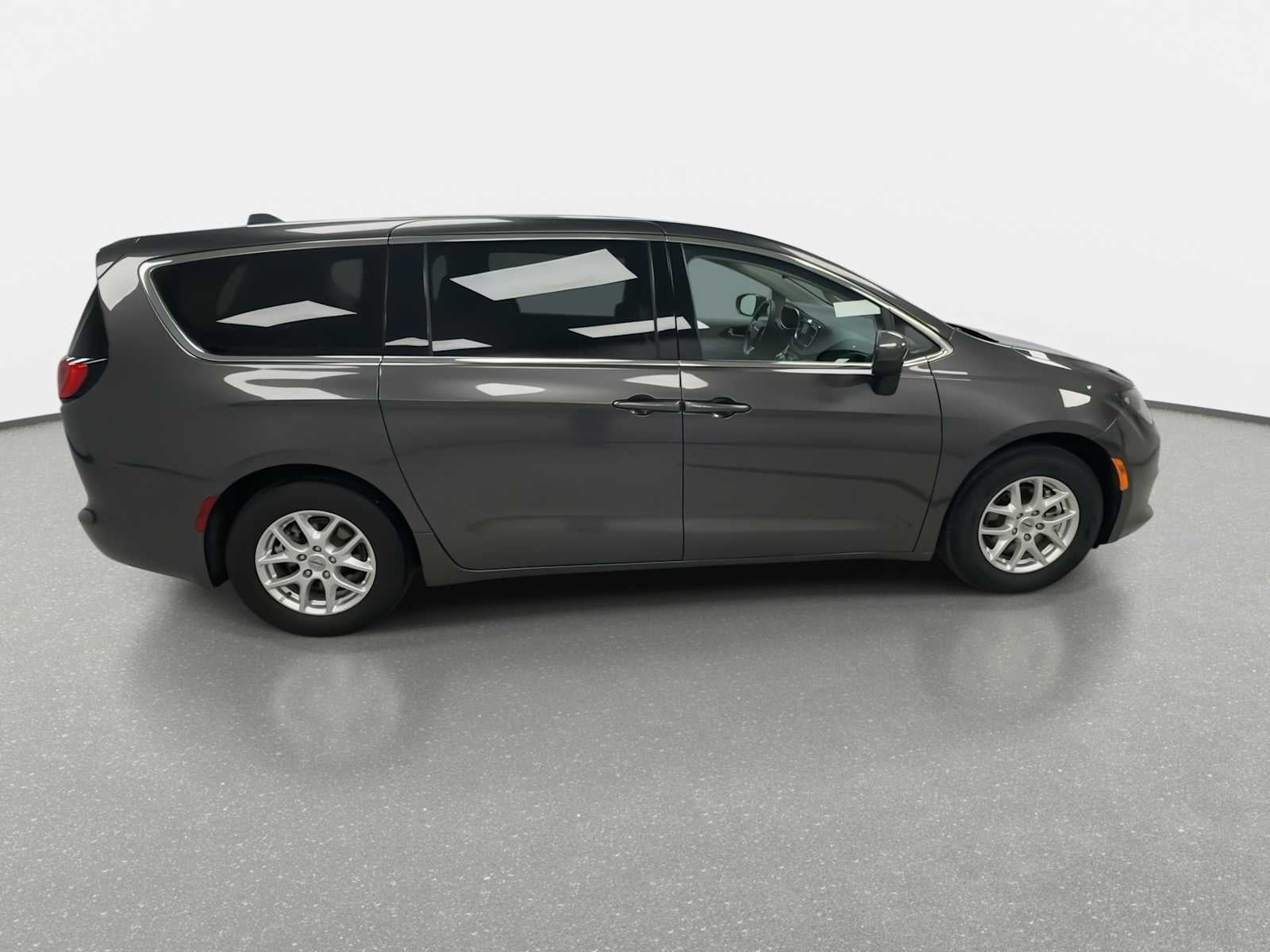 2021 Chrysler Voyager LX
